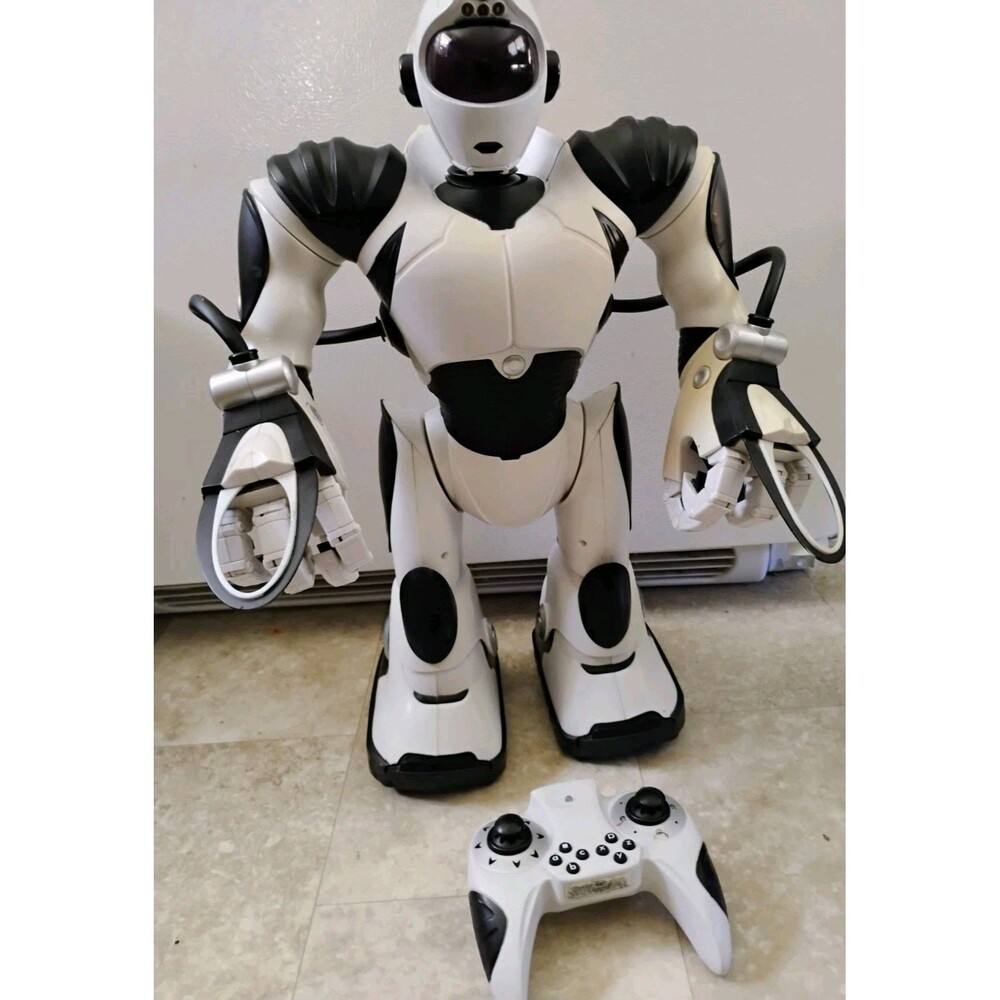 Vintage WowWee Robosapien V2 Robot Humanoid 24” Complete Controller Tested